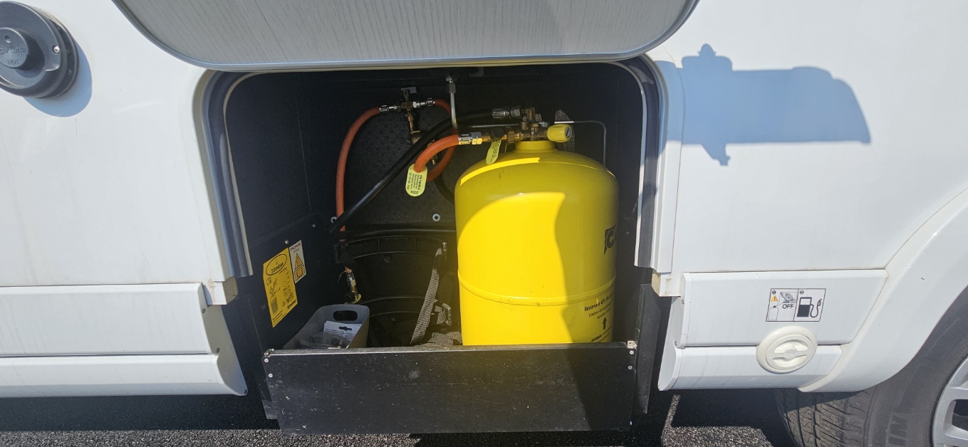  - 26 - BAVARIA T 726 FC NOMADE 