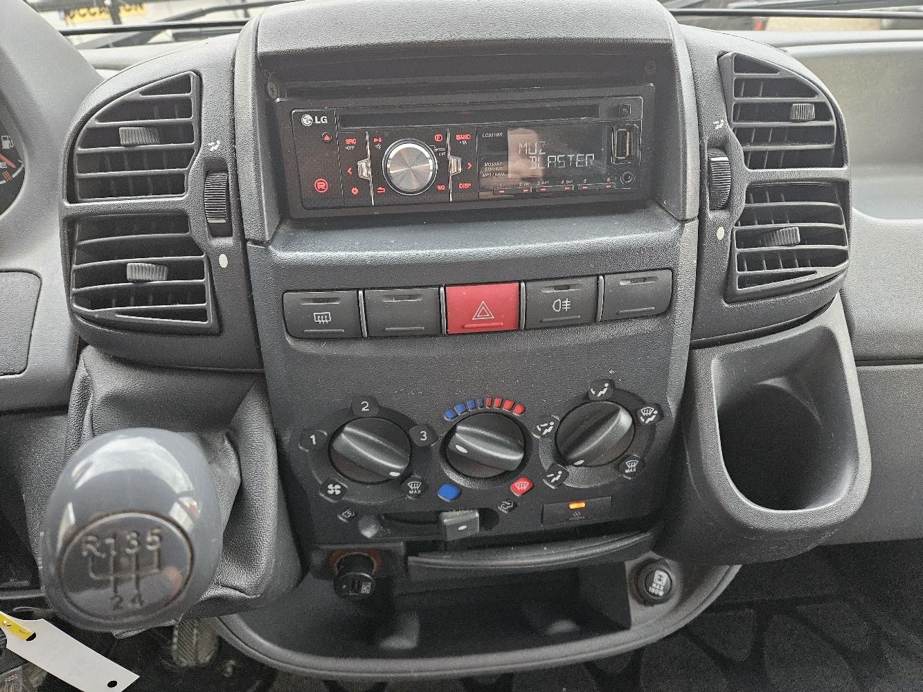  - 8 - BURSTNER SOLANO T602 