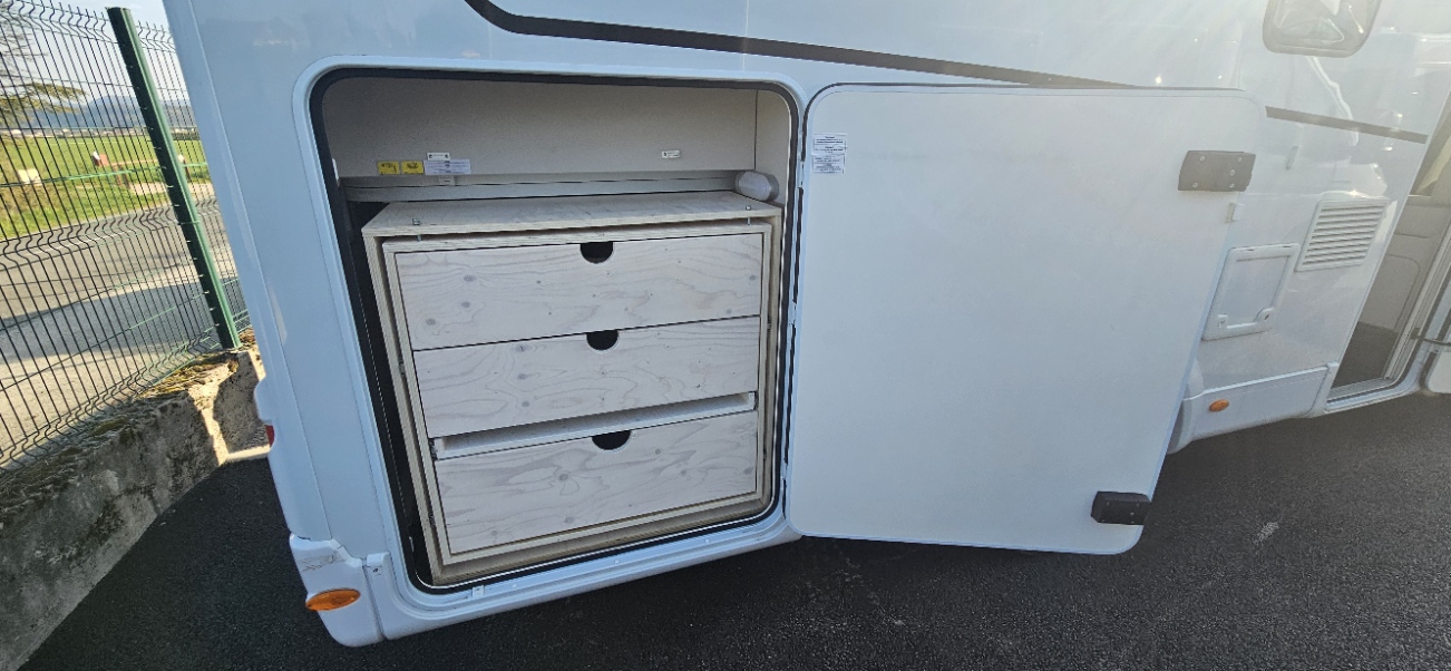  - 4 - DETHLEFFS I 7057 DBL TREND 