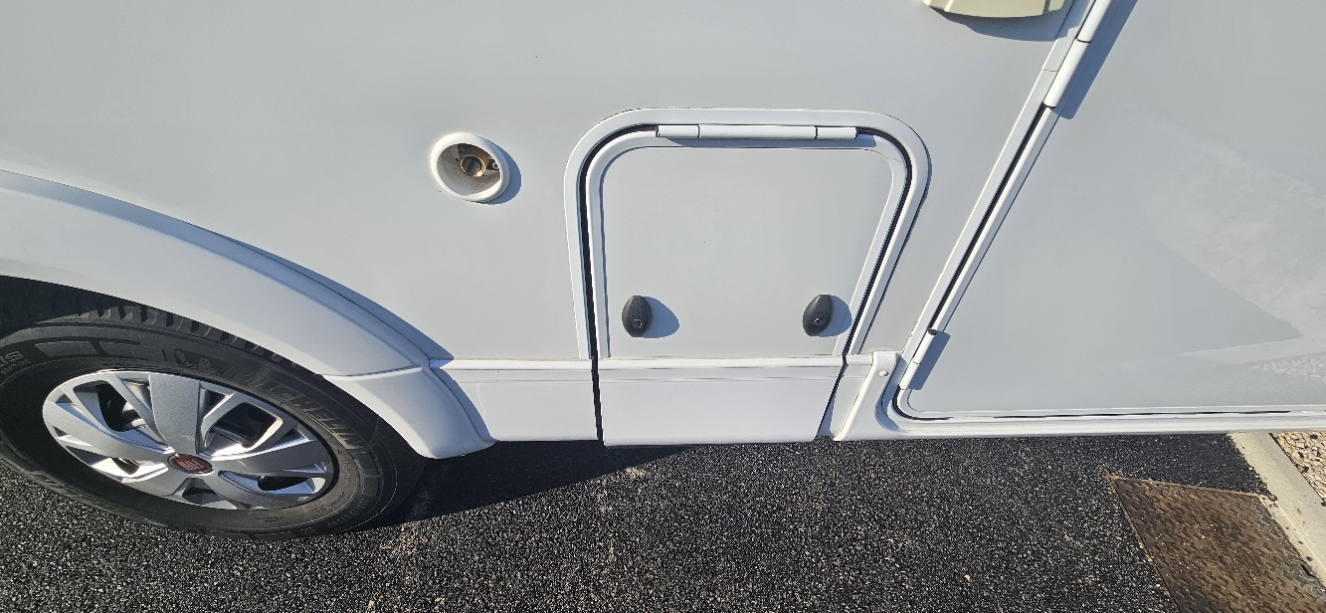  - 6 - DETHLEFFS I 7057 DBL TREND 