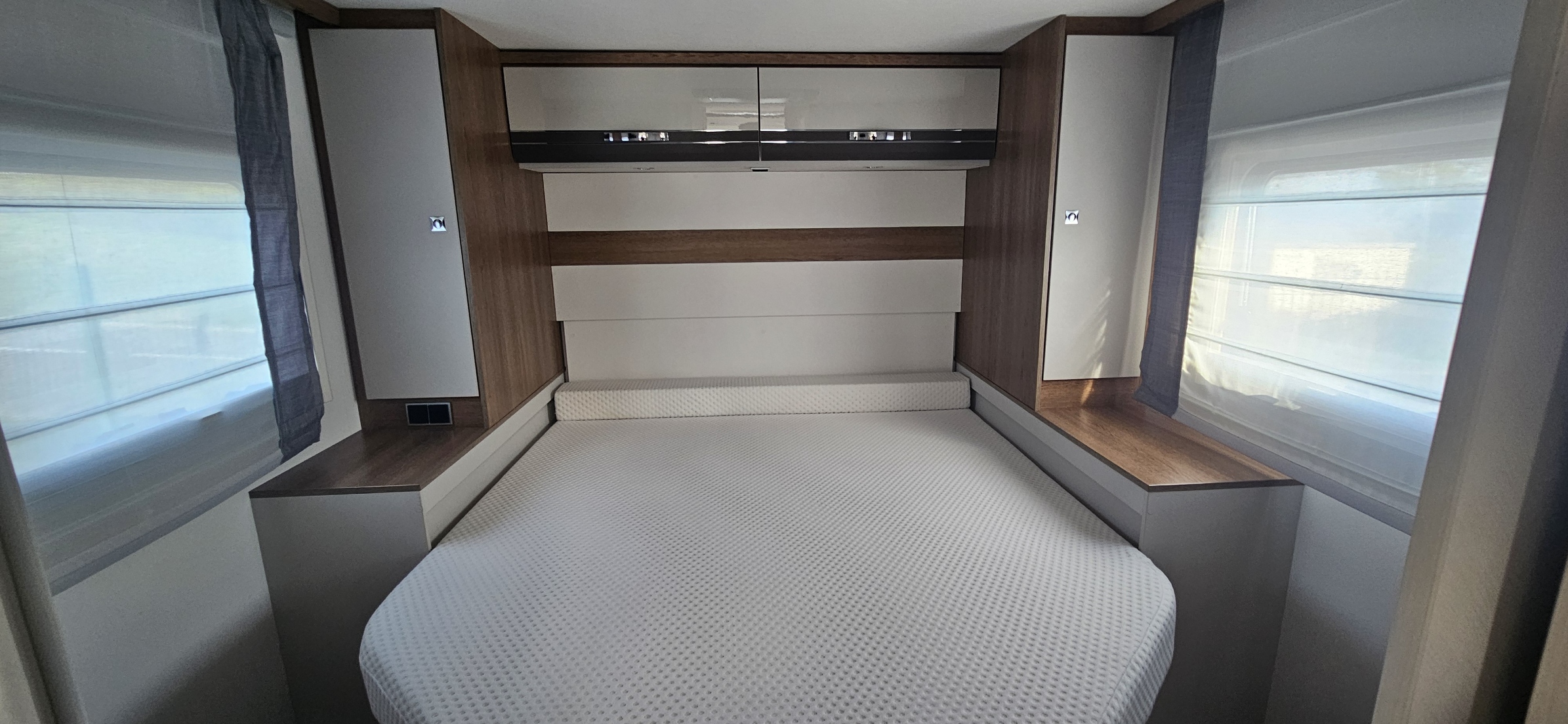  - 23 - DETHLEFFS I 7057 DBL TREND 