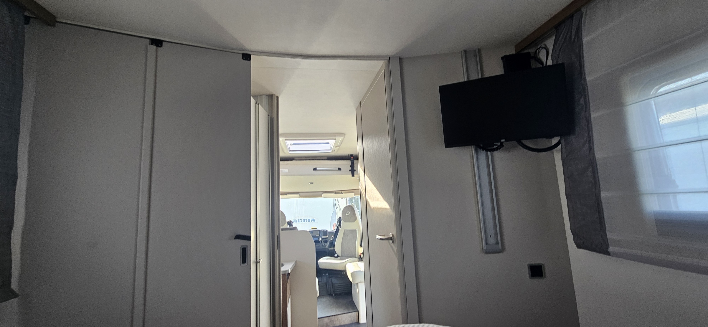  - 25 - DETHLEFFS I 7057 DBL TREND 