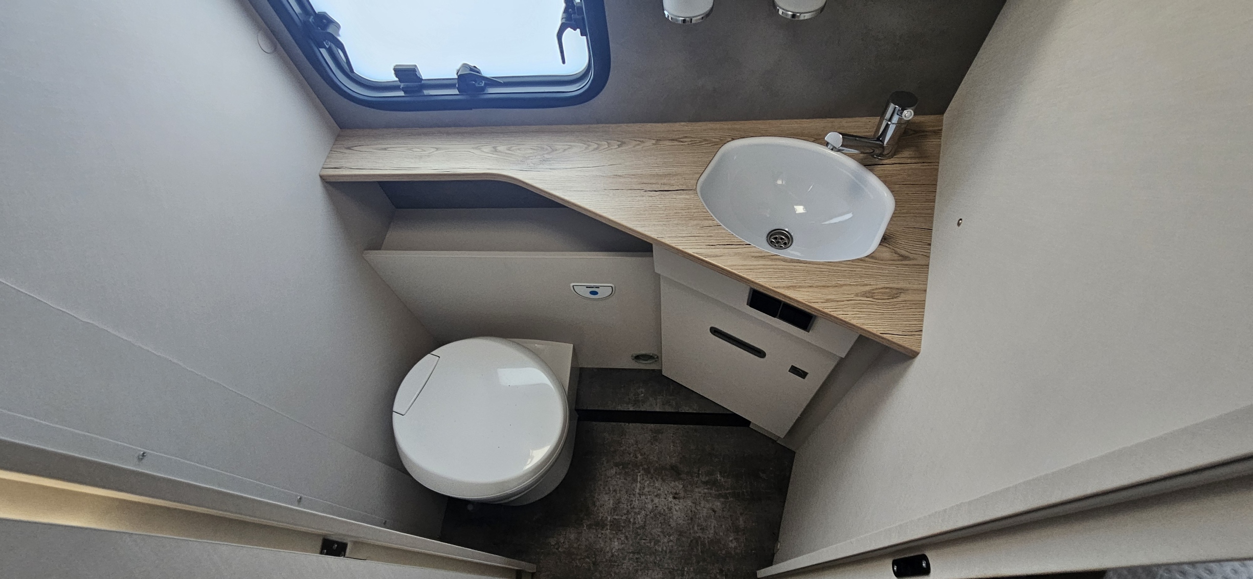  - 26 - DETHLEFFS I 7057 DBL TREND 