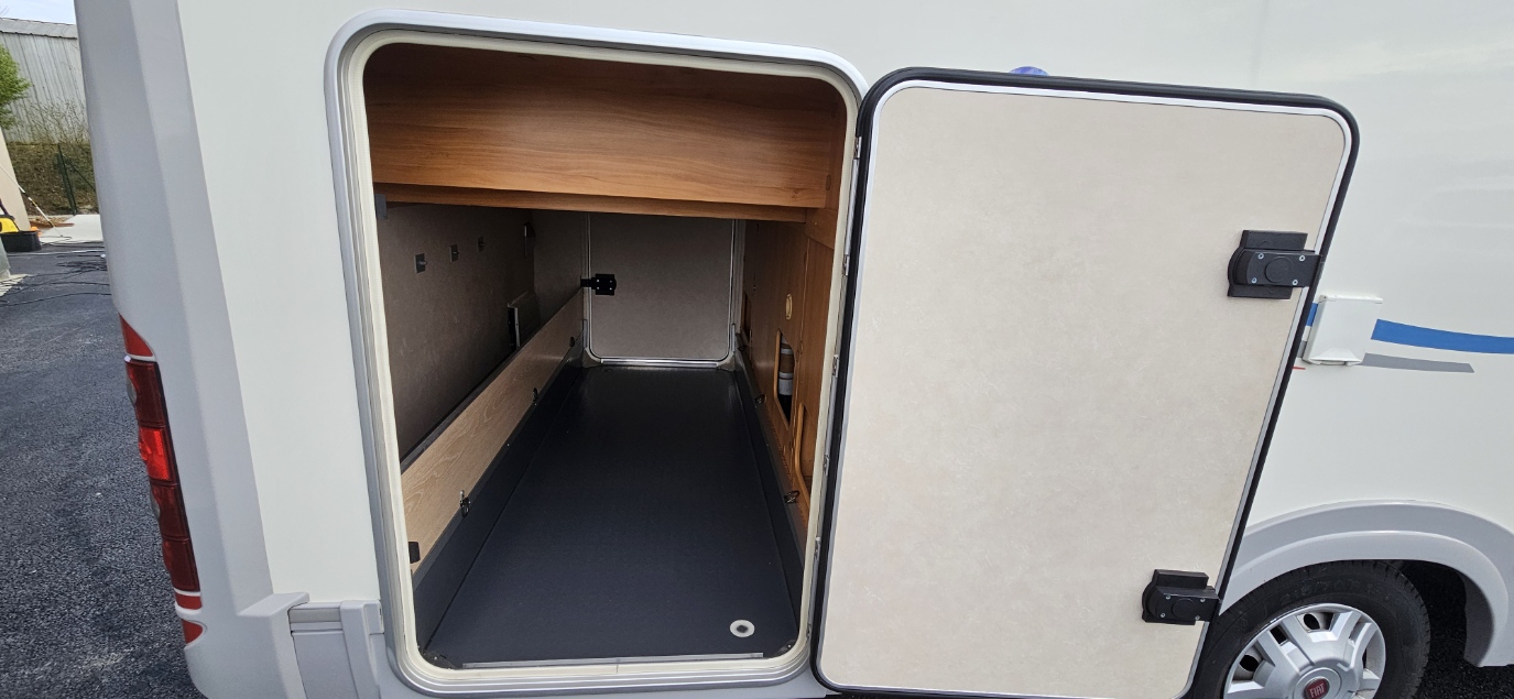  - 4 - ADRIA CORAL S690SP 