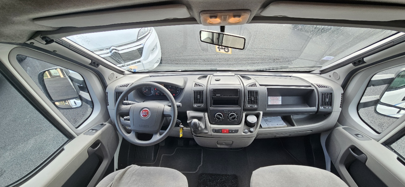  - 6 - ADRIA CORAL S690SP 