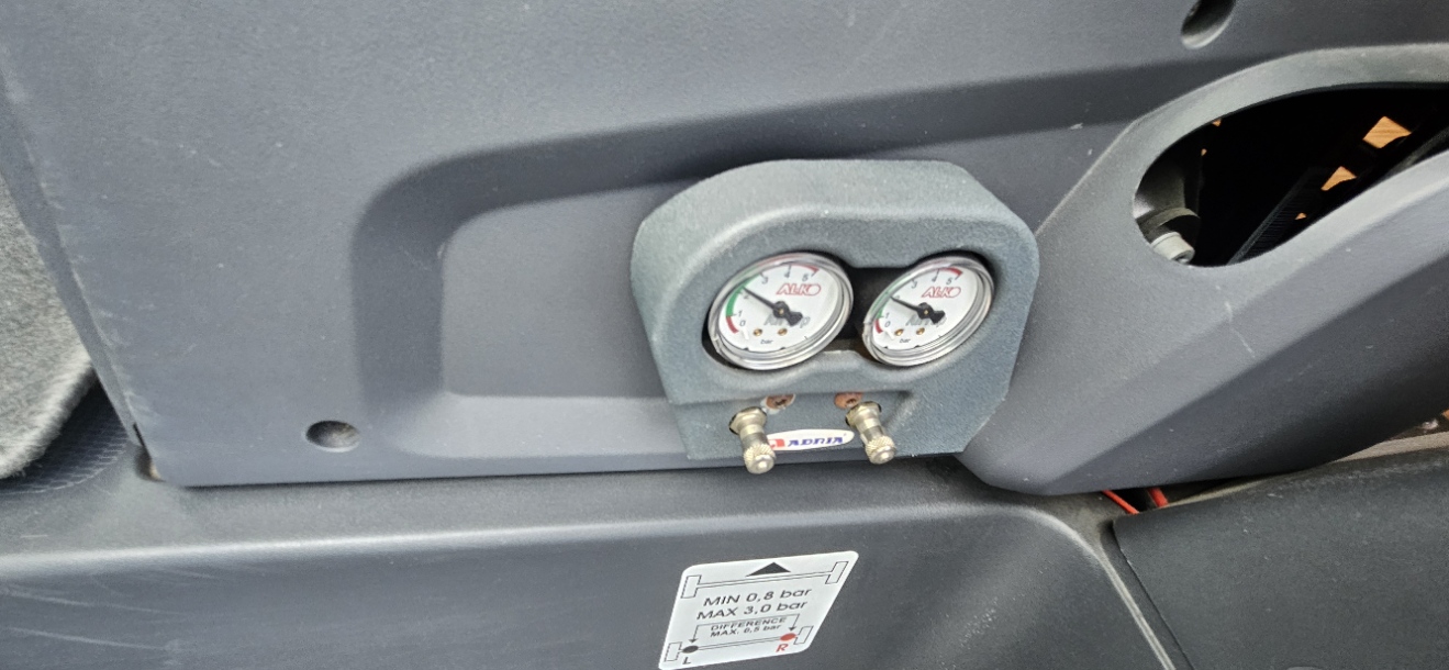  - 8 - ADRIA CORAL S690SP 