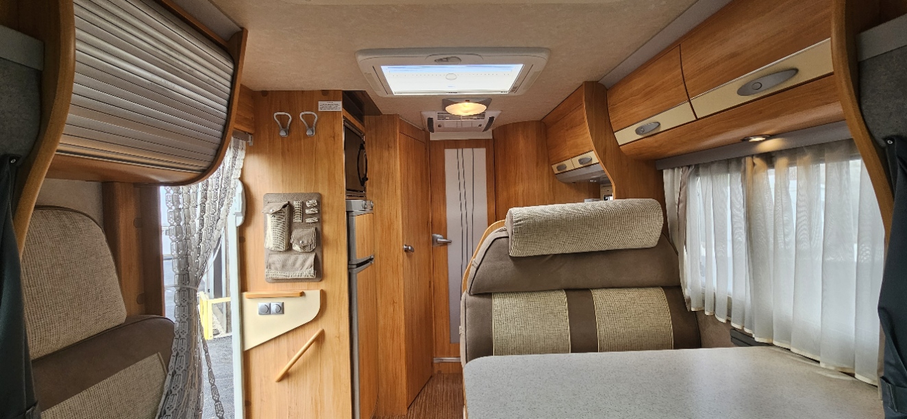  - 9 - ADRIA CORAL S690SP 