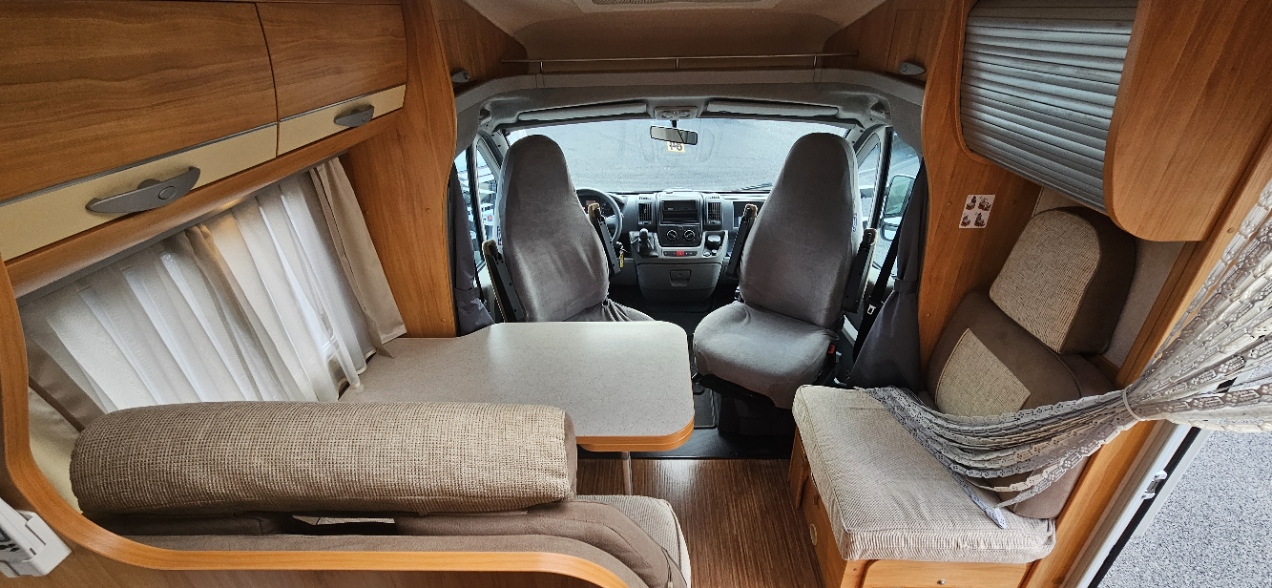  - 10 - ADRIA CORAL S690SP 