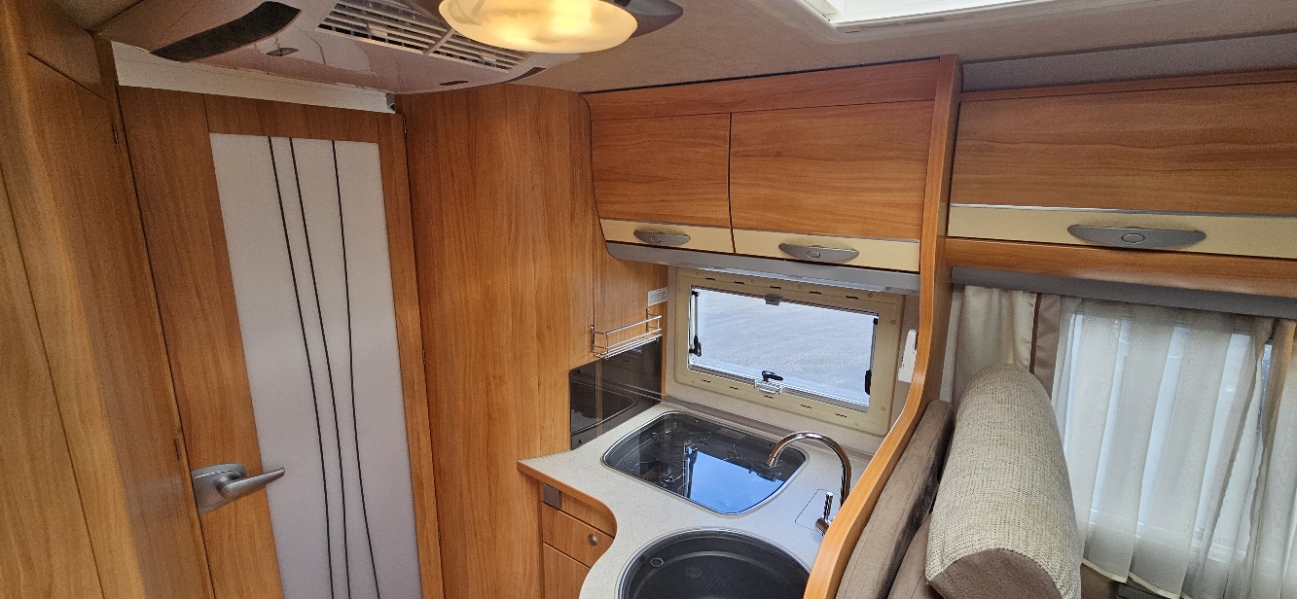  - 11 - ADRIA CORAL S690SP 