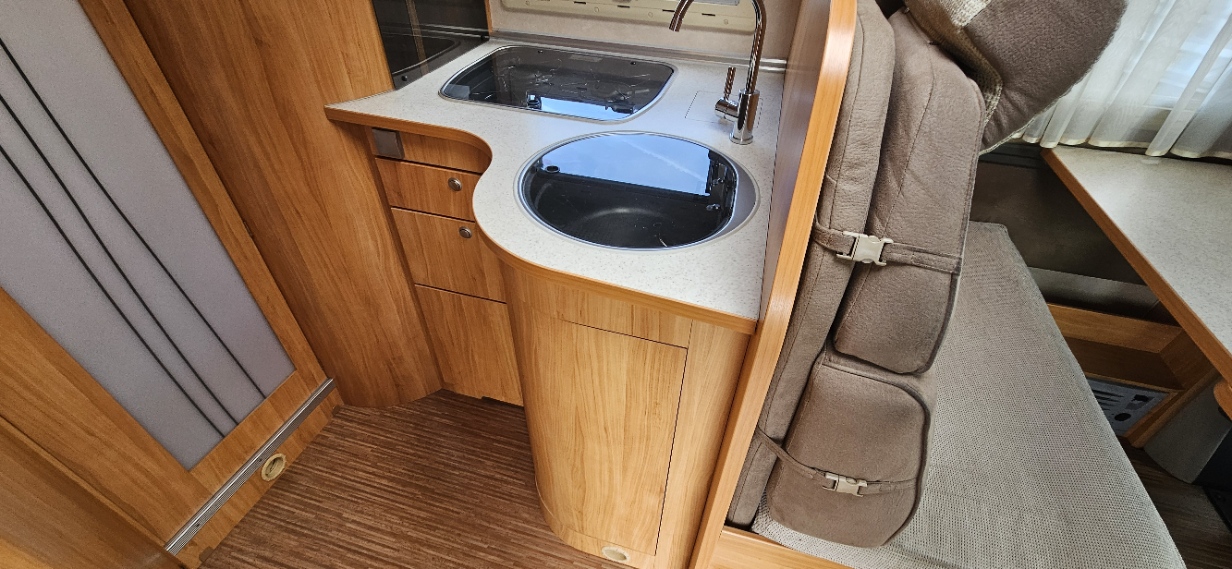  - 12 - ADRIA CORAL S690SP 