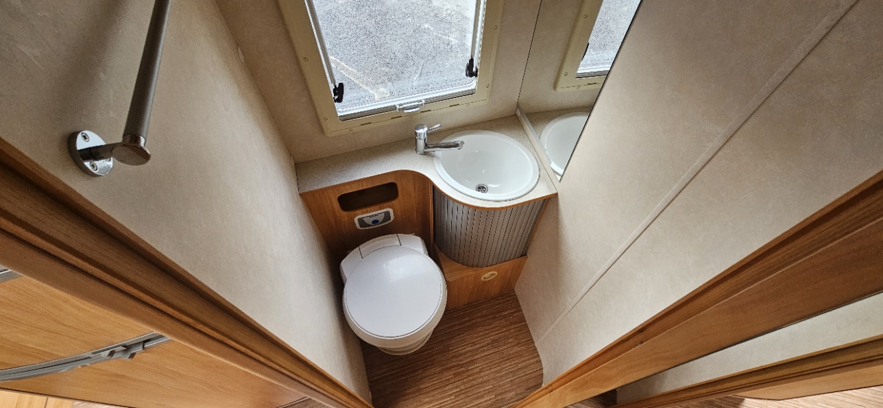  - 15 - ADRIA CORAL S690SP 