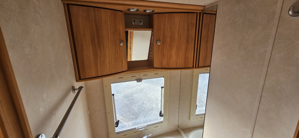  - 16 - ADRIA CORAL S690SP 