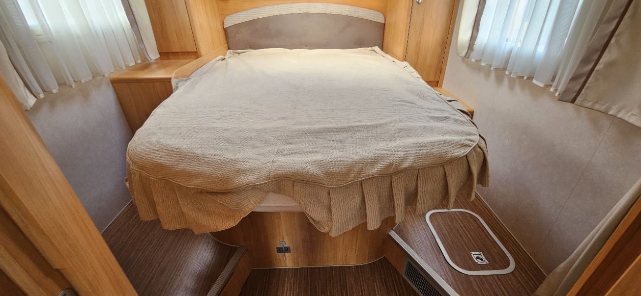  - 17 - ADRIA CORAL S690SP 