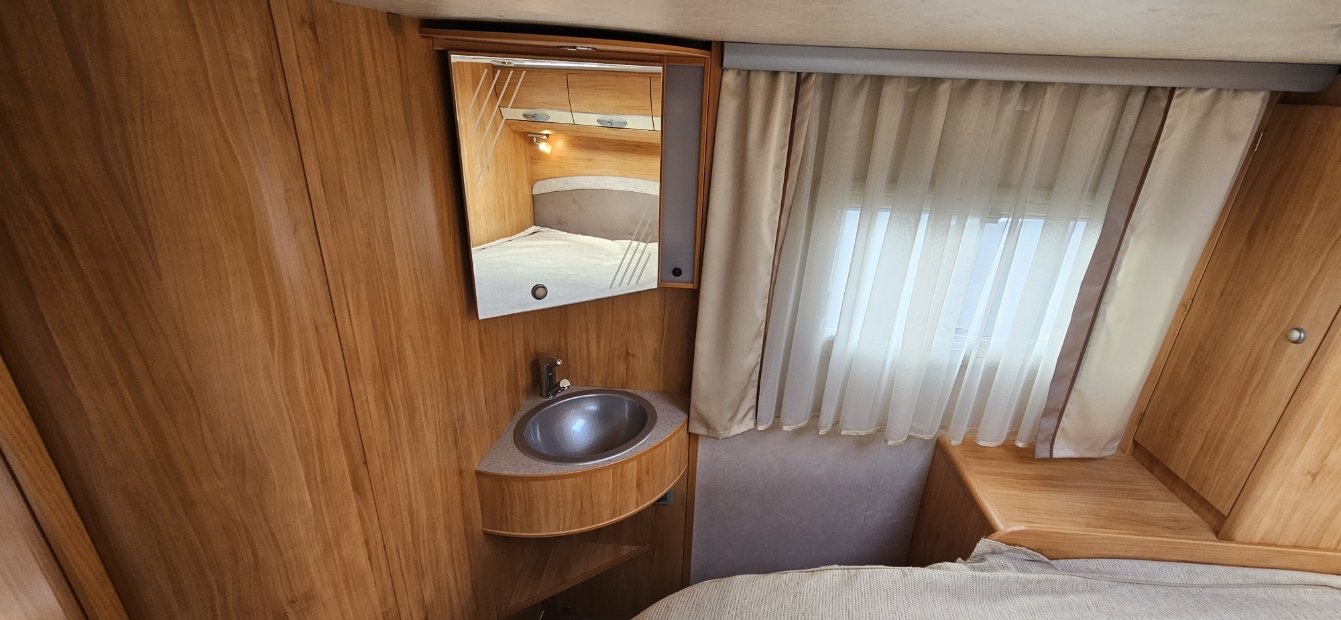  - 19 - ADRIA CORAL S690SP 