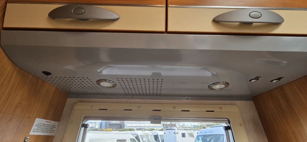  - 22 - ADRIA CORAL S690SP 