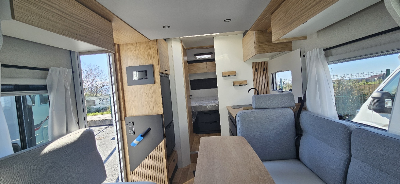  - 8 - BAVARIA T 740 FC NOMADE 