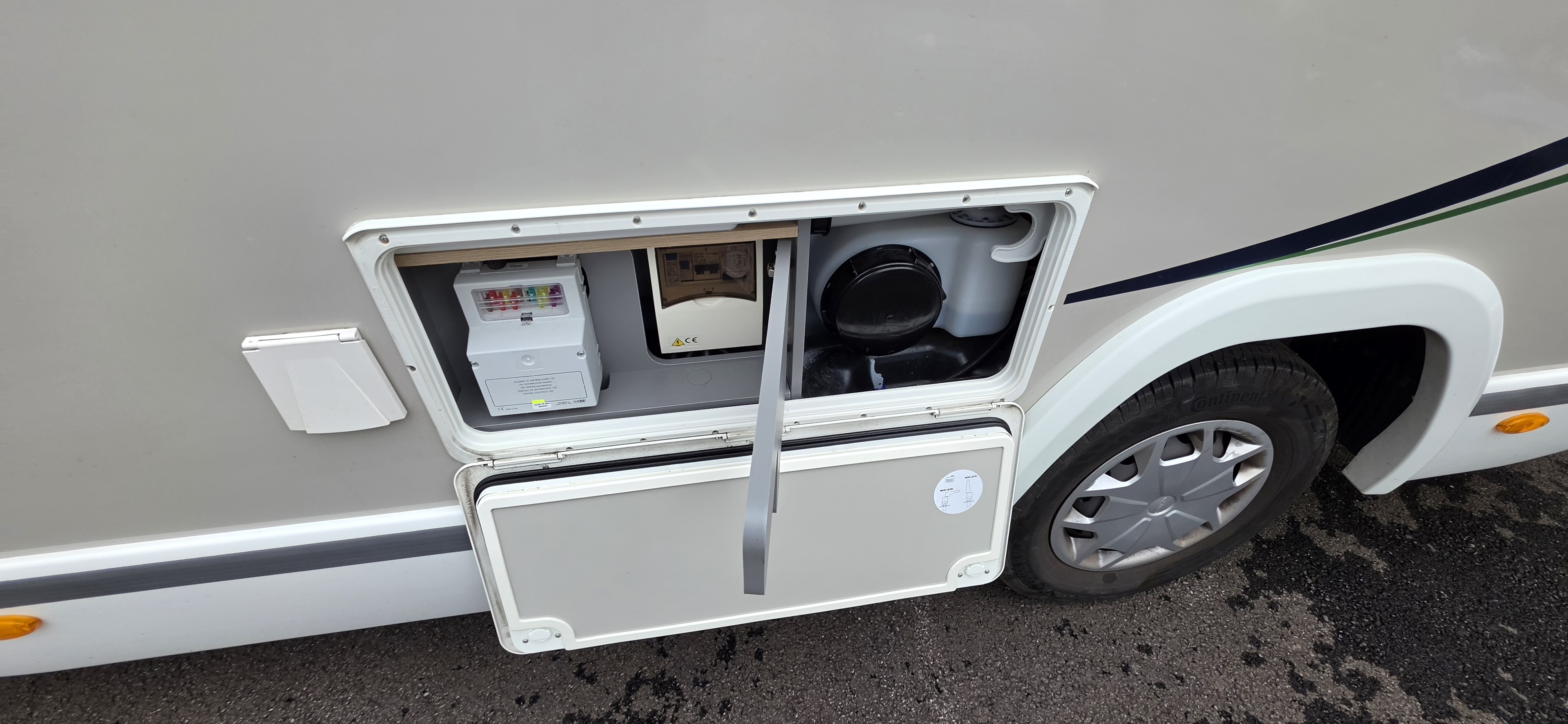  - 8 - CHAUSSON 650 FIRST LINE 