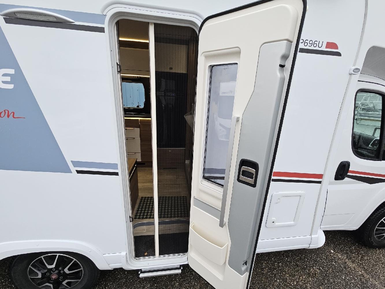  - 18 - PILOTE P696U SELECTION 