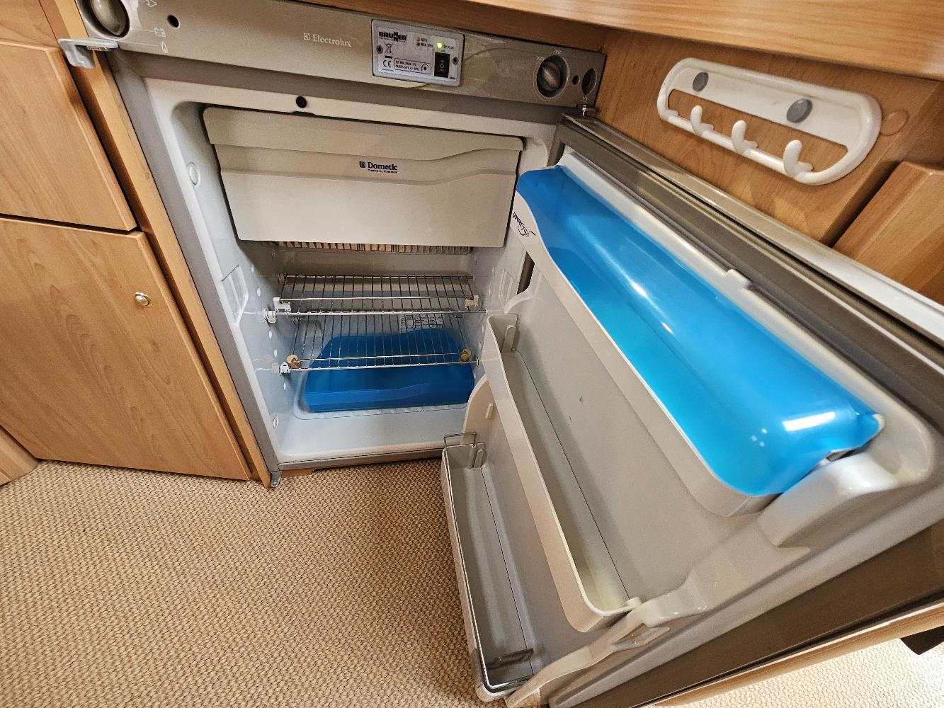  - 12 - BURSTNER T605 PRIVILEGE 