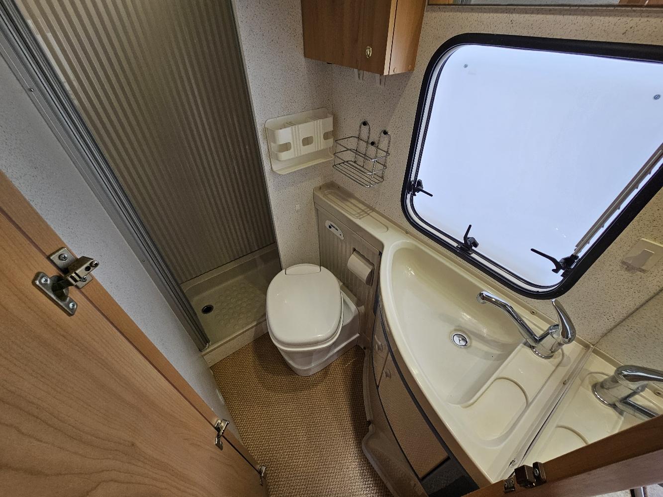  - 18 - BURSTNER T605 PRIVILEGE 