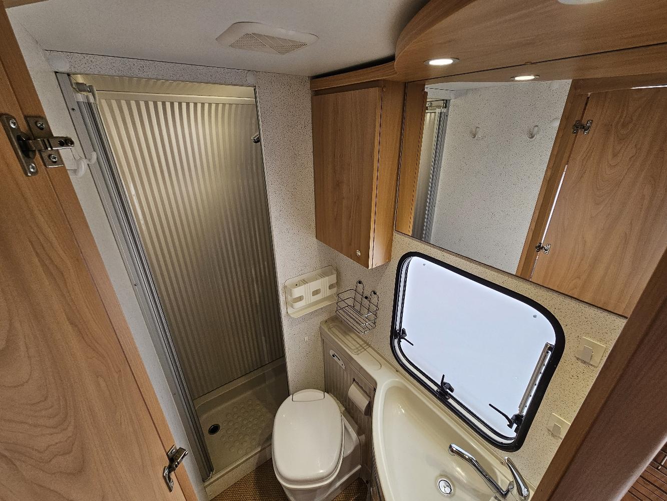  - 19 - BURSTNER T605 PRIVILEGE 